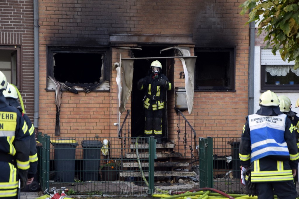 Feuer 2 Vollbrand Reihenhaus Roggendorf Berrischstr P069.JPG - Miklos Laubert